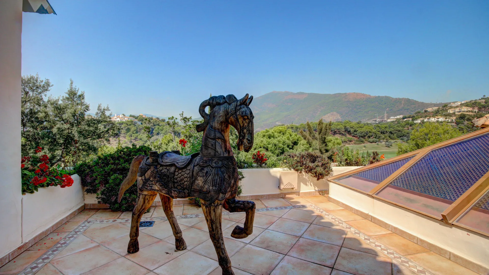 Buy villa in La Zagaleta