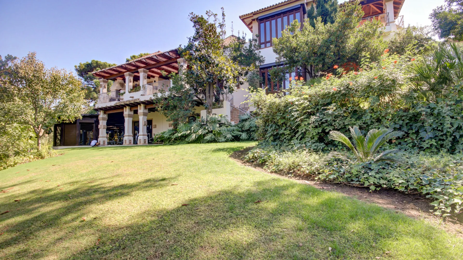 Buy villa in La Zagaleta