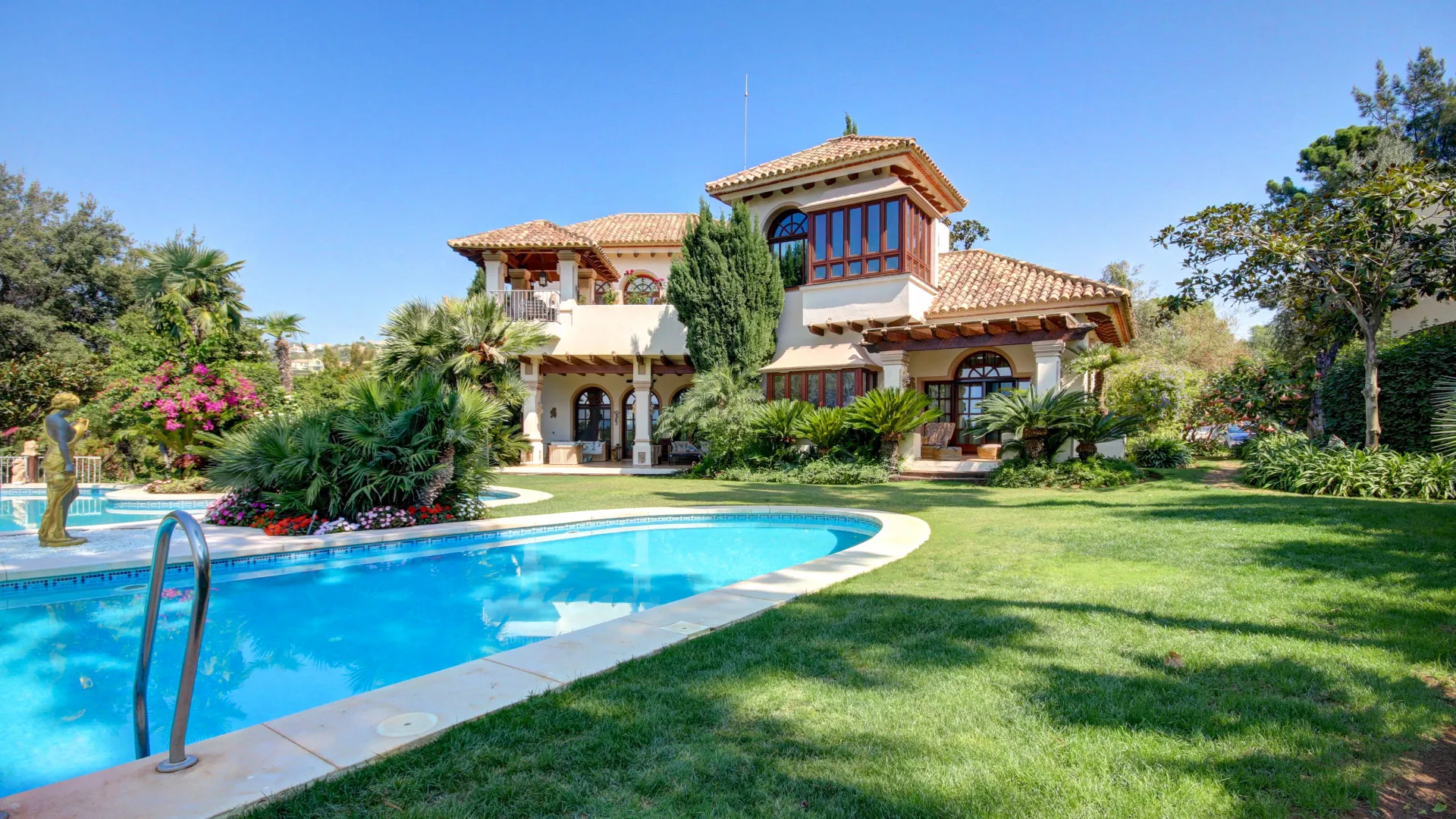 Buy villa in La Zagaleta