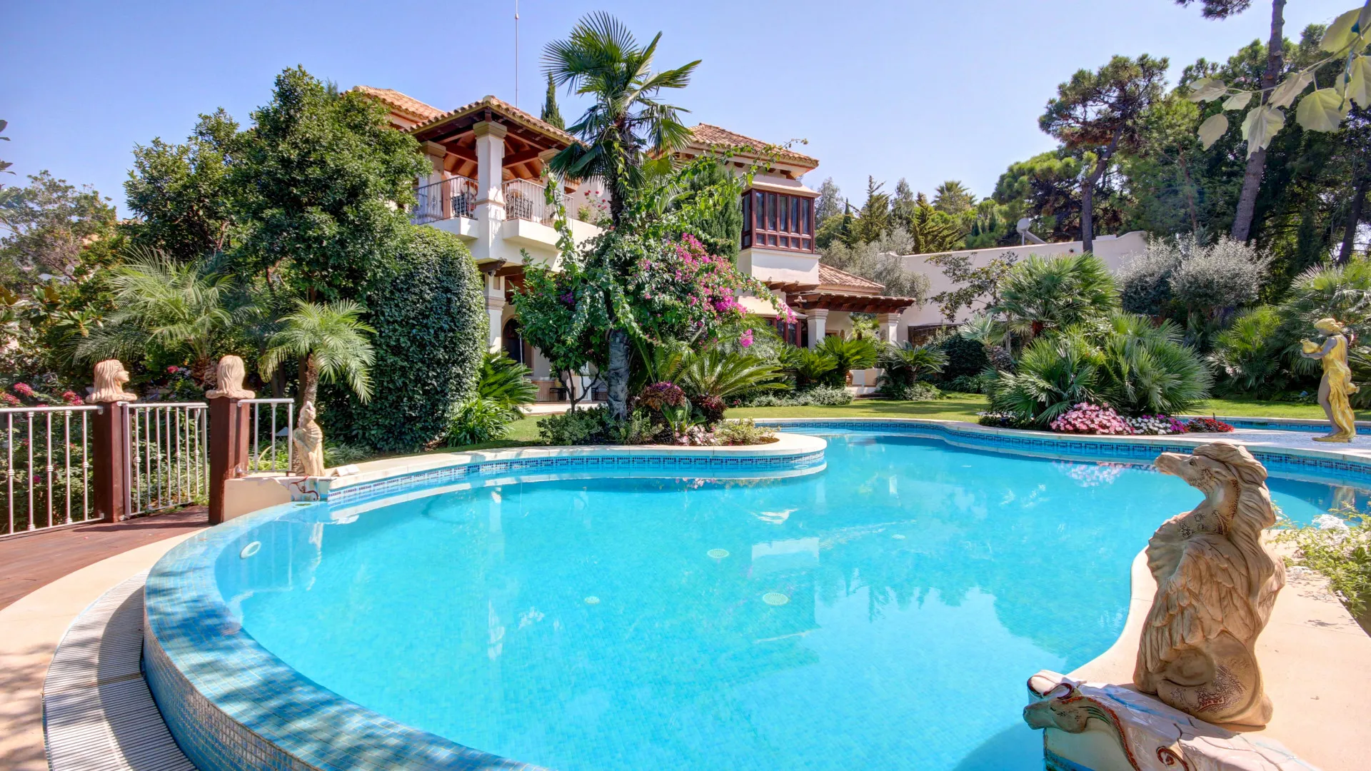 Buy villa in La Zagaleta