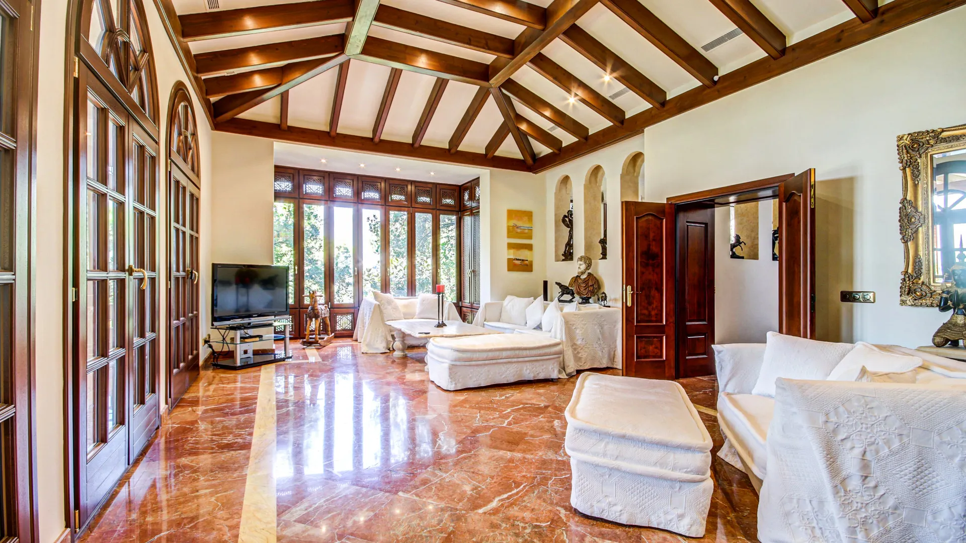 Buy villa in La Zagaleta