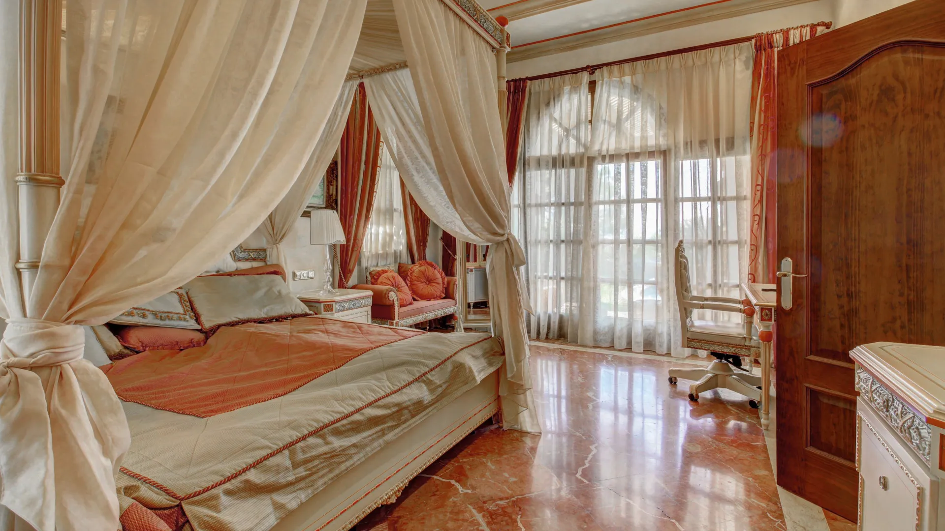 Buy villa in La Zagaleta