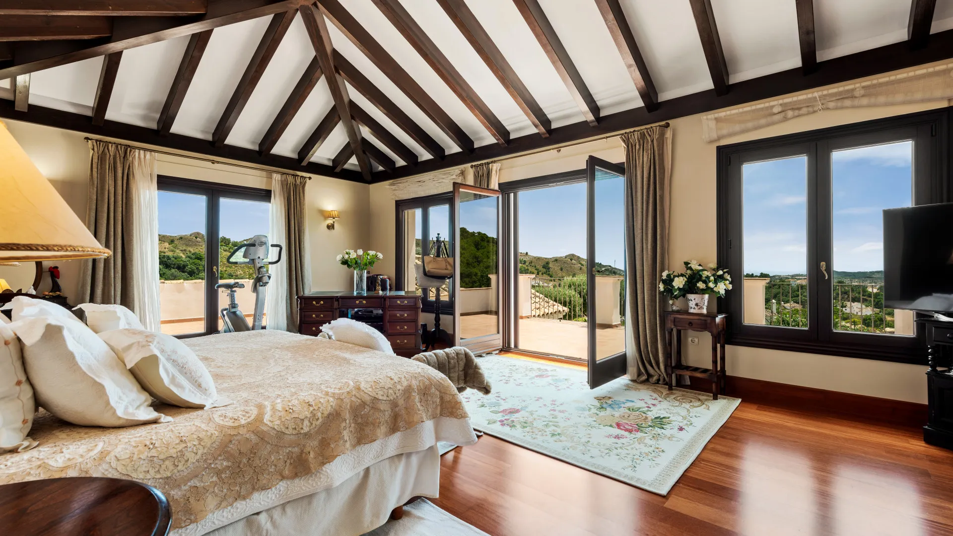 For sale Marbella Club Golf Resort villa with 5 bedrooms