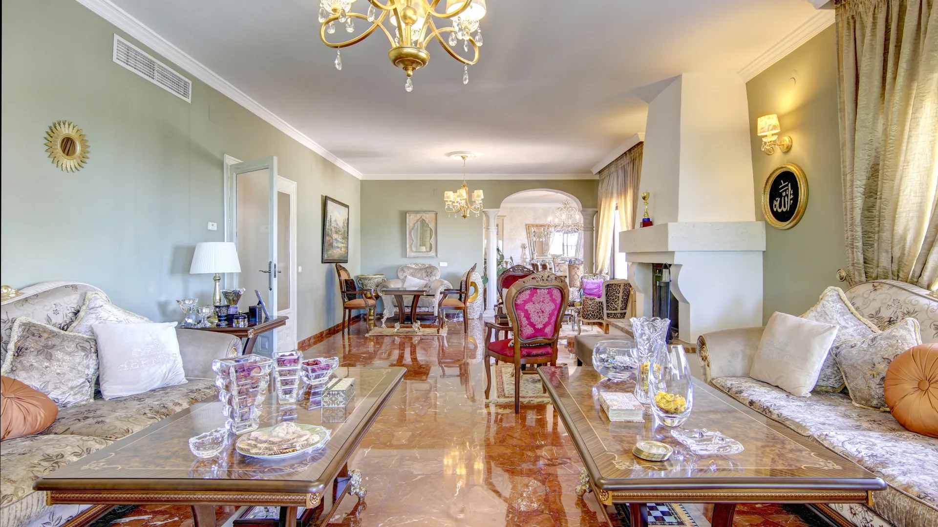 For sale Altos del Paraiso 6 bedrooms villa