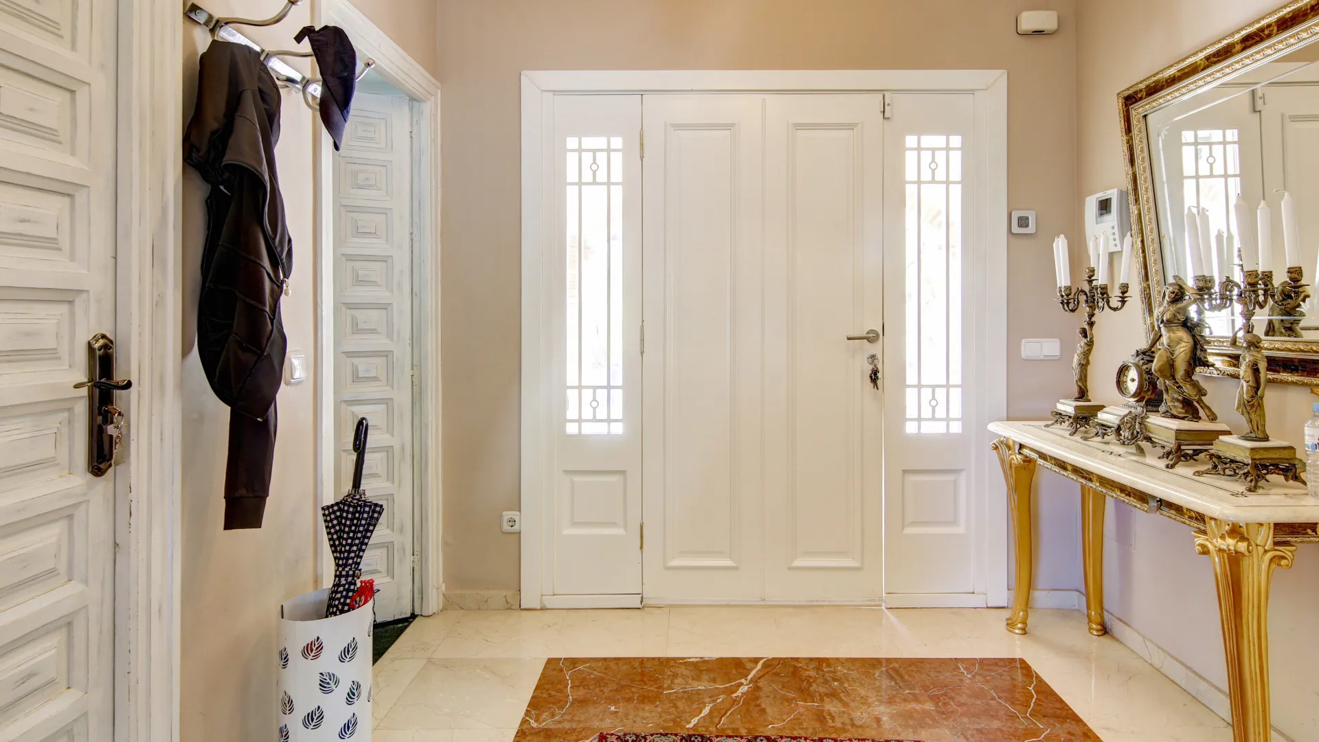 For sale Altos del Paraiso 6 bedrooms villa