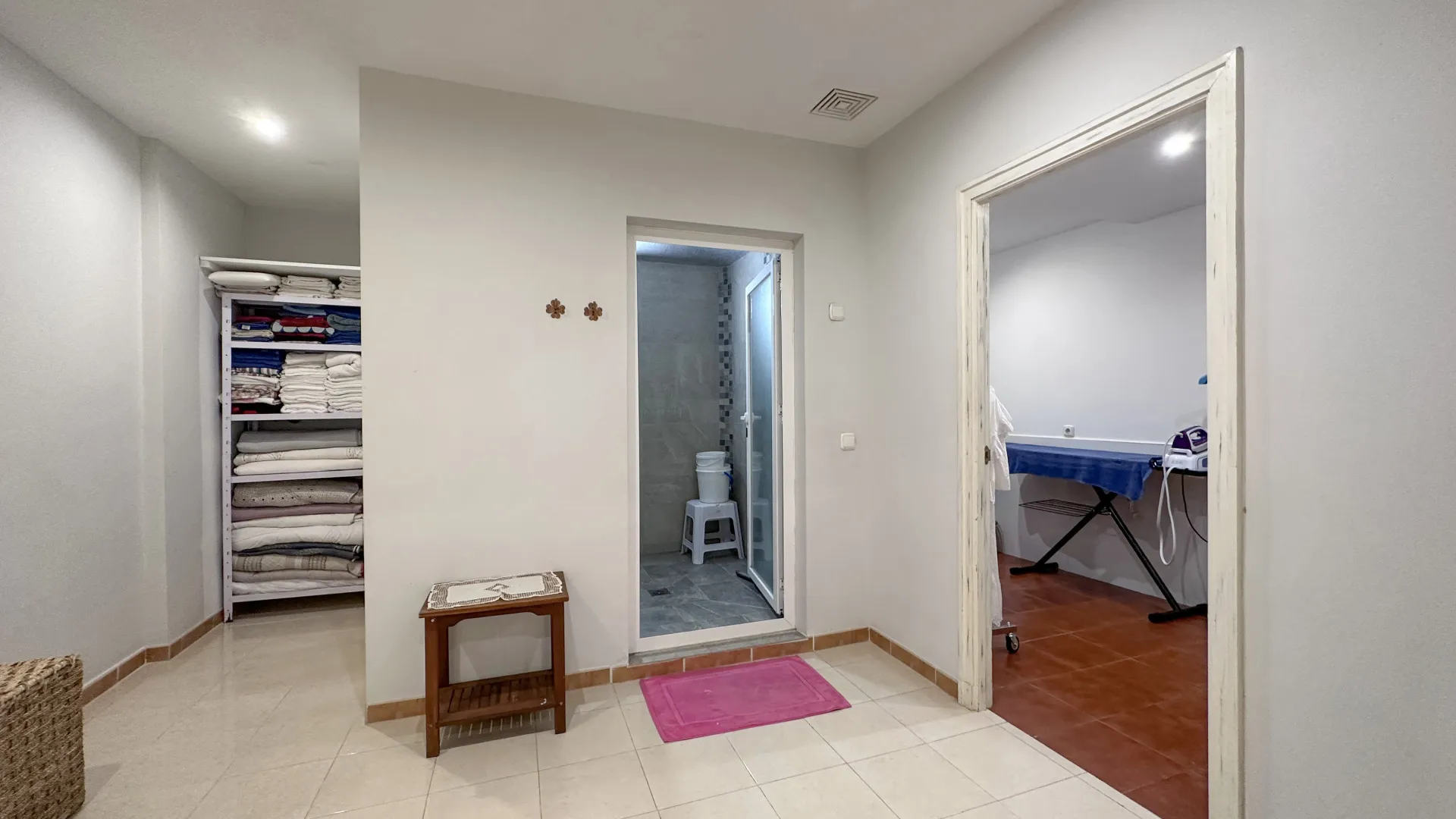 For sale Altos del Paraiso 6 bedrooms villa