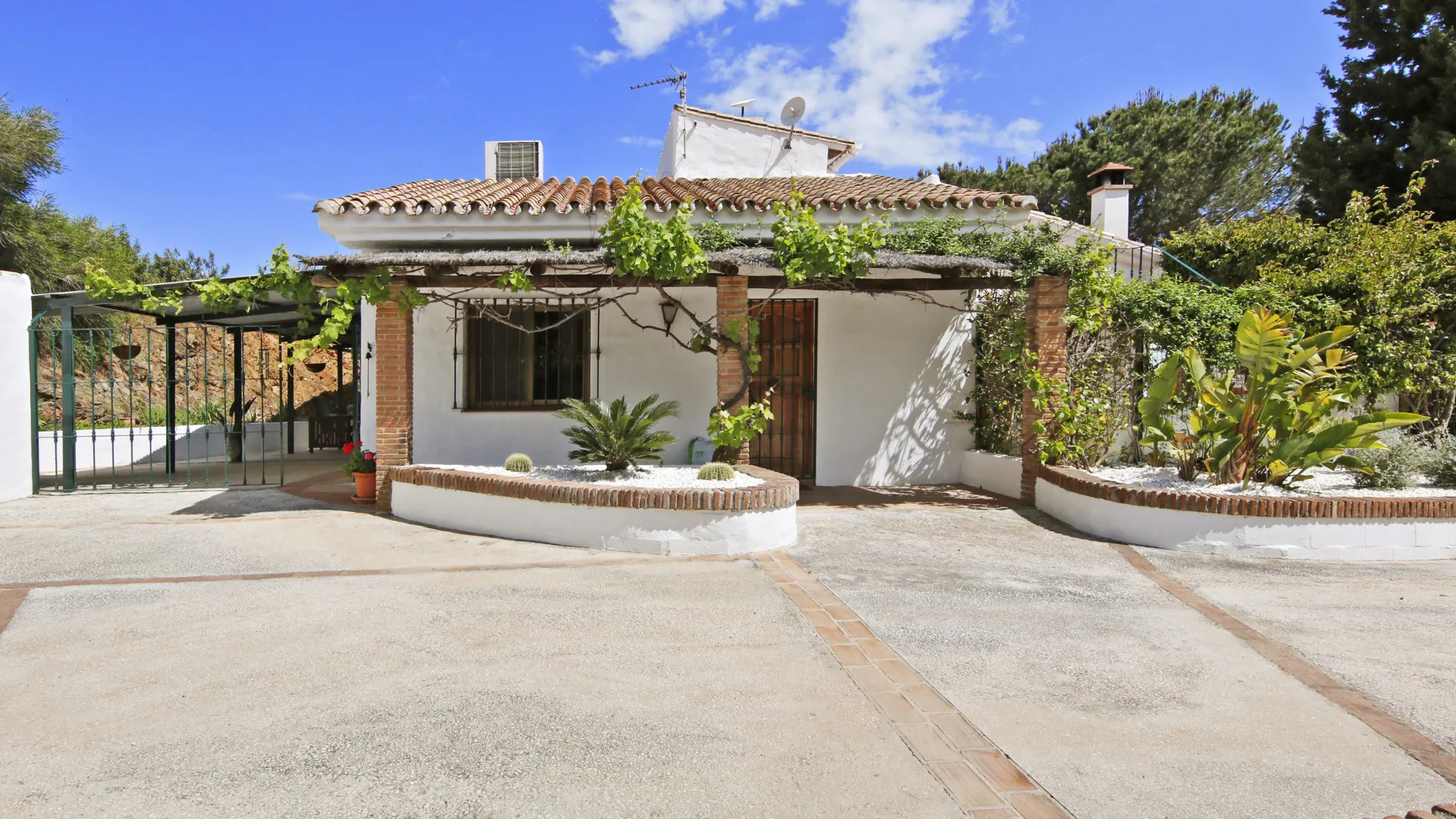 Los Reales - Sierra Estepona, villa a la venta de 4 dormitorios