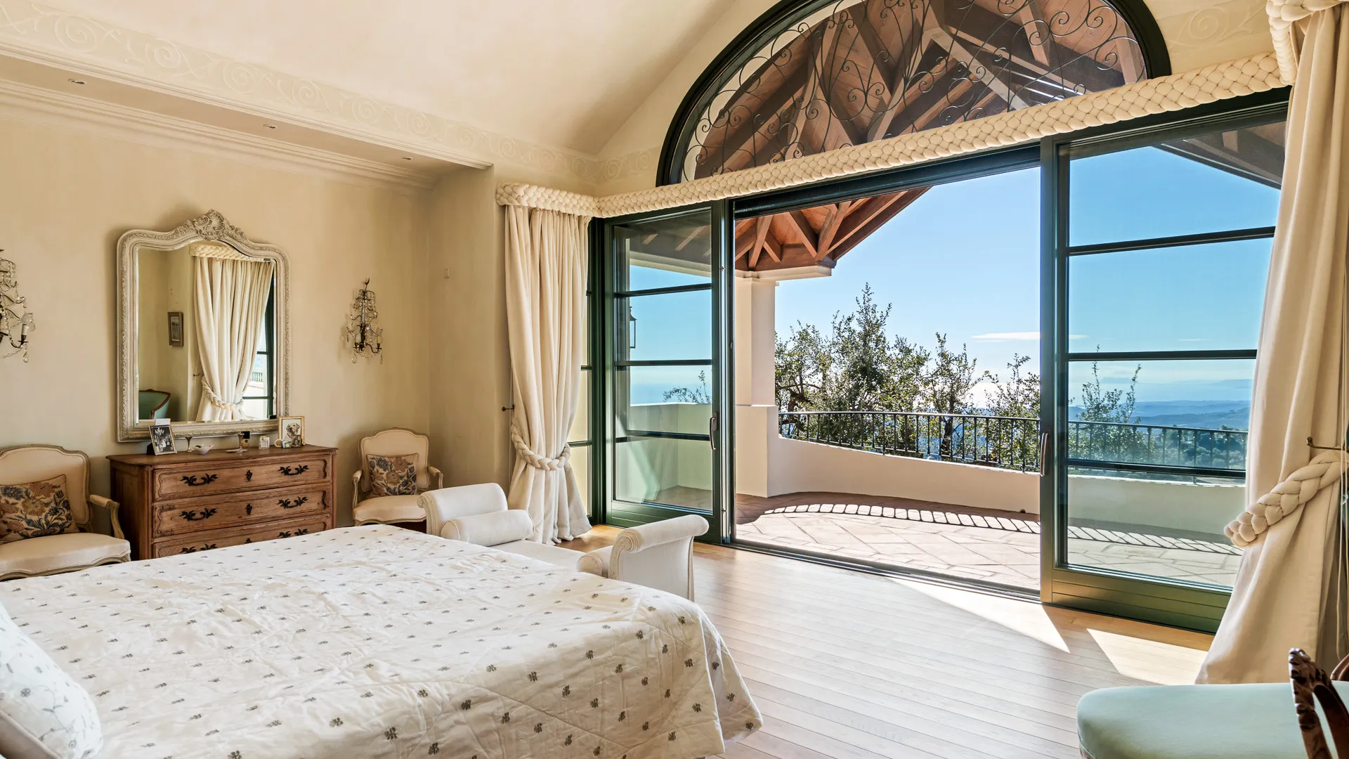 Villa for sale in La Zagaleta with 7 bedrooms