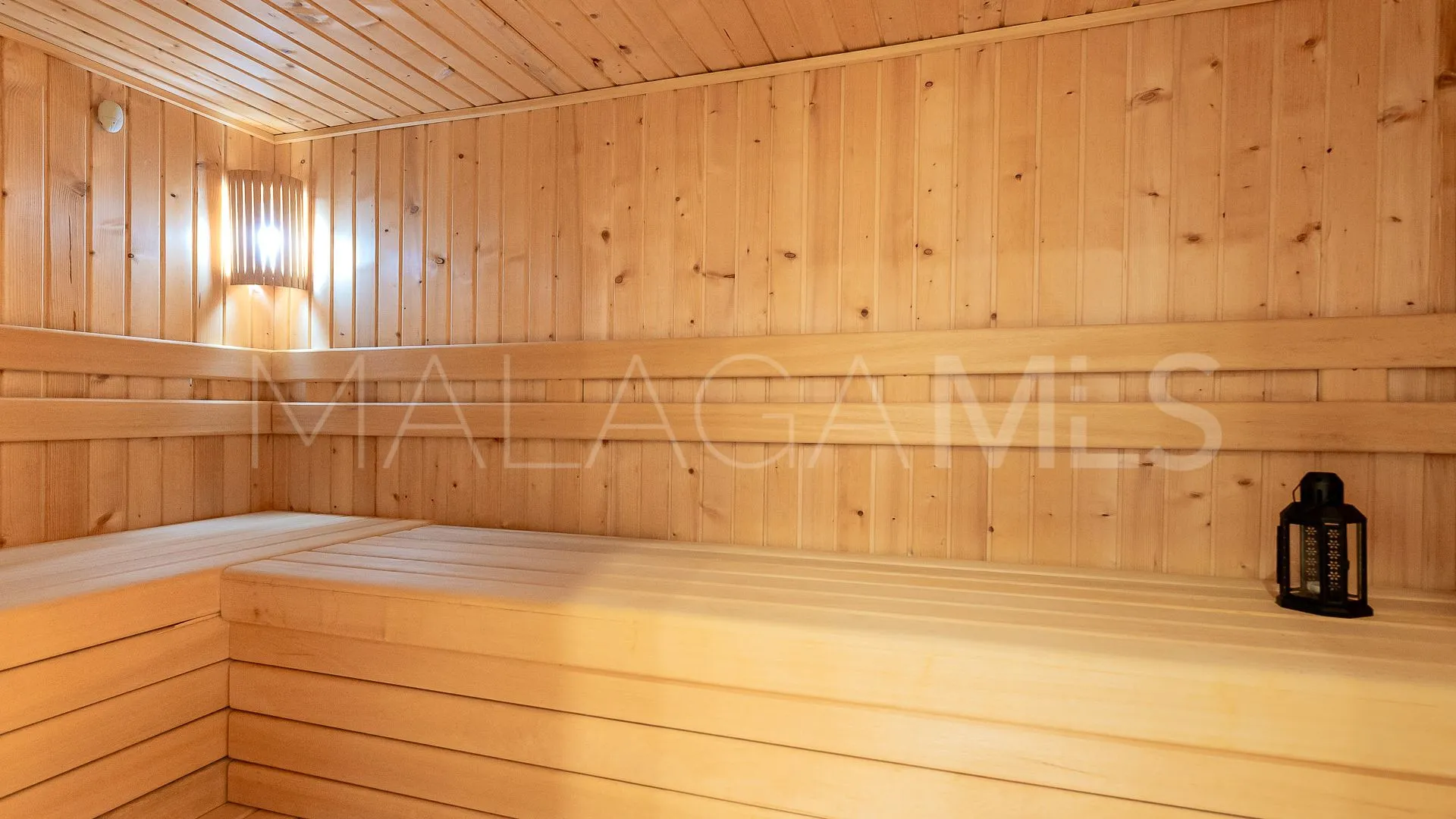 Altos del Paraiso 5 bedrooms villa for sale