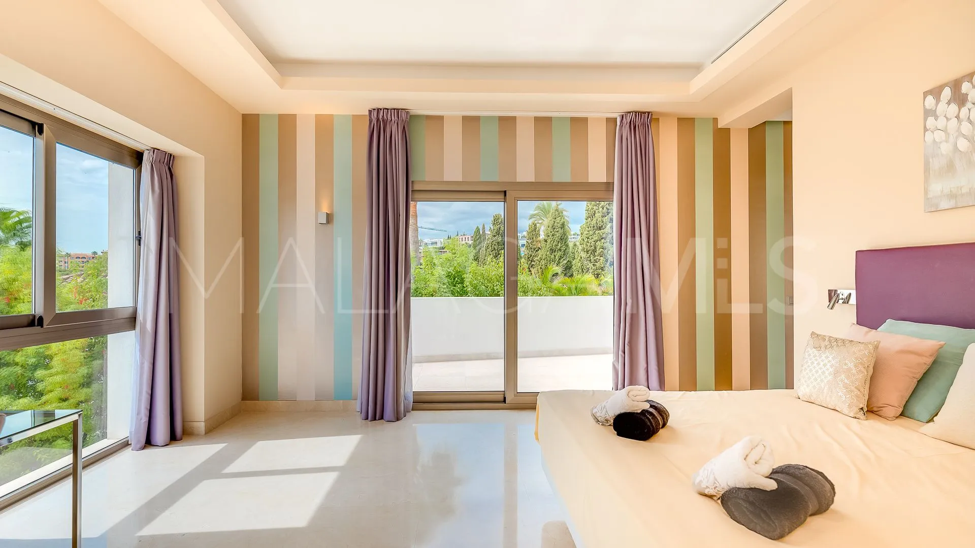 Altos del Paraiso 5 bedrooms villa for sale