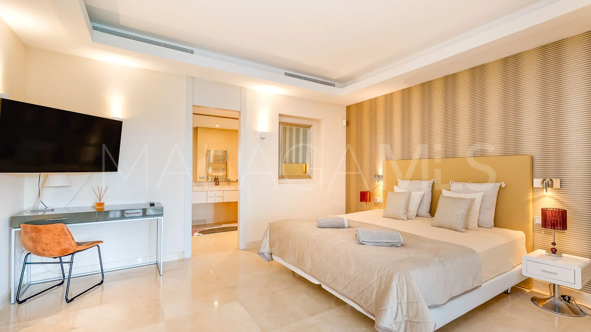 Altos del Paraiso 5 bedrooms villa for sale