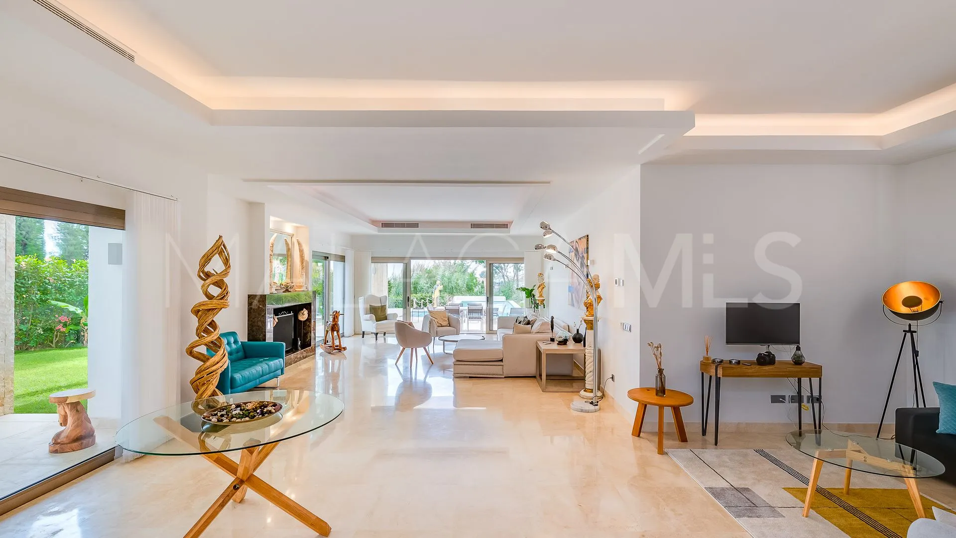 Altos del Paraiso 5 bedrooms villa for sale