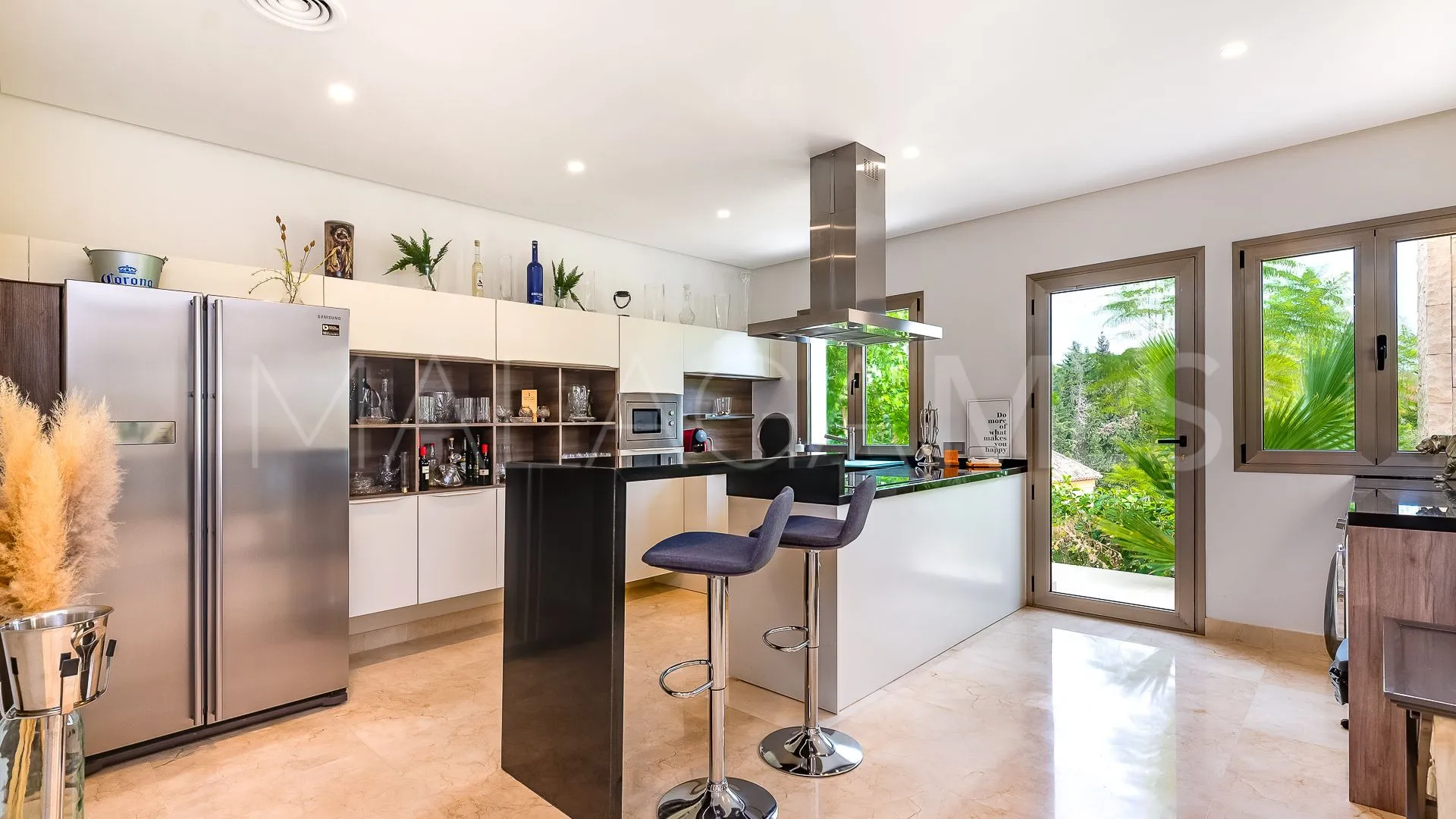 Altos del Paraiso 5 bedrooms villa for sale