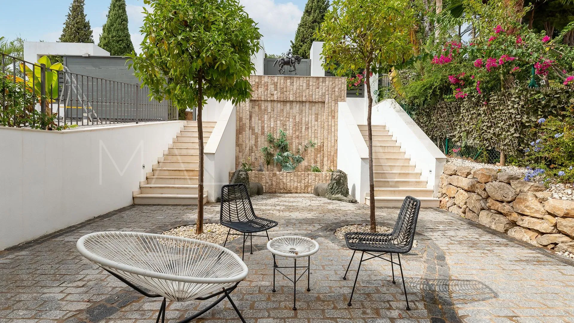 Altos del Paraiso 5 bedrooms villa for sale