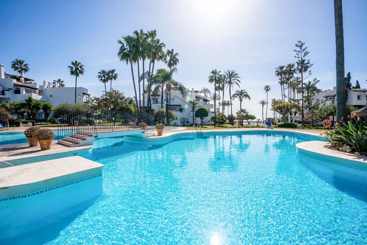 Comprar apartamento planta baja con 2 dormitorios en Alcazaba Beach