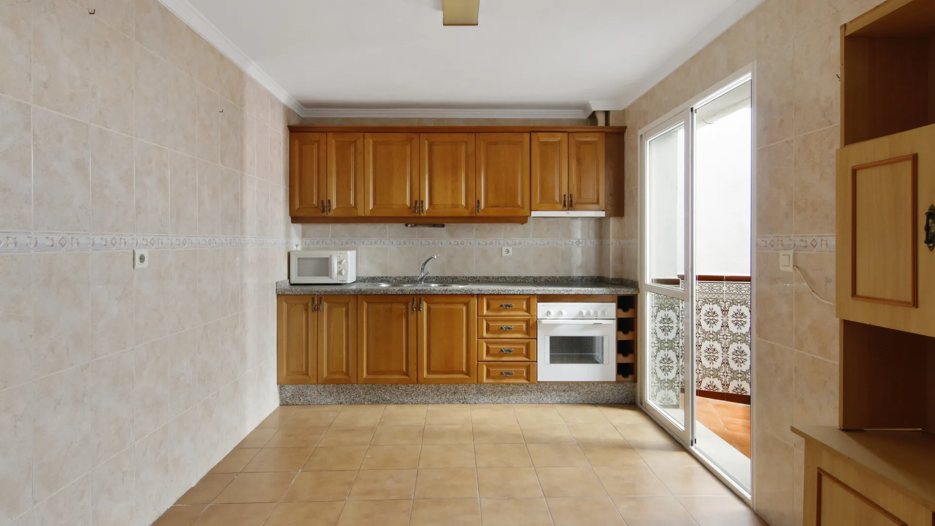 Town house for sale in Estepona Old Town with 4 bedrooms
