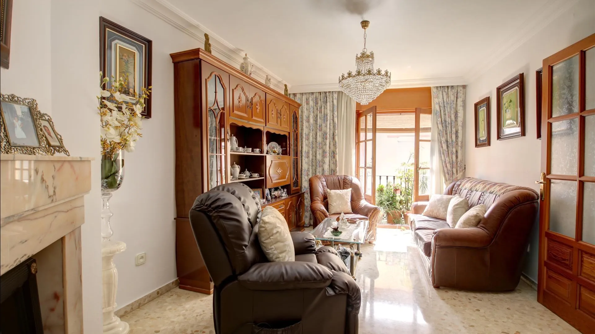 Comprar apartamento con 3 dormitorios en Estepona Casco Antiguo