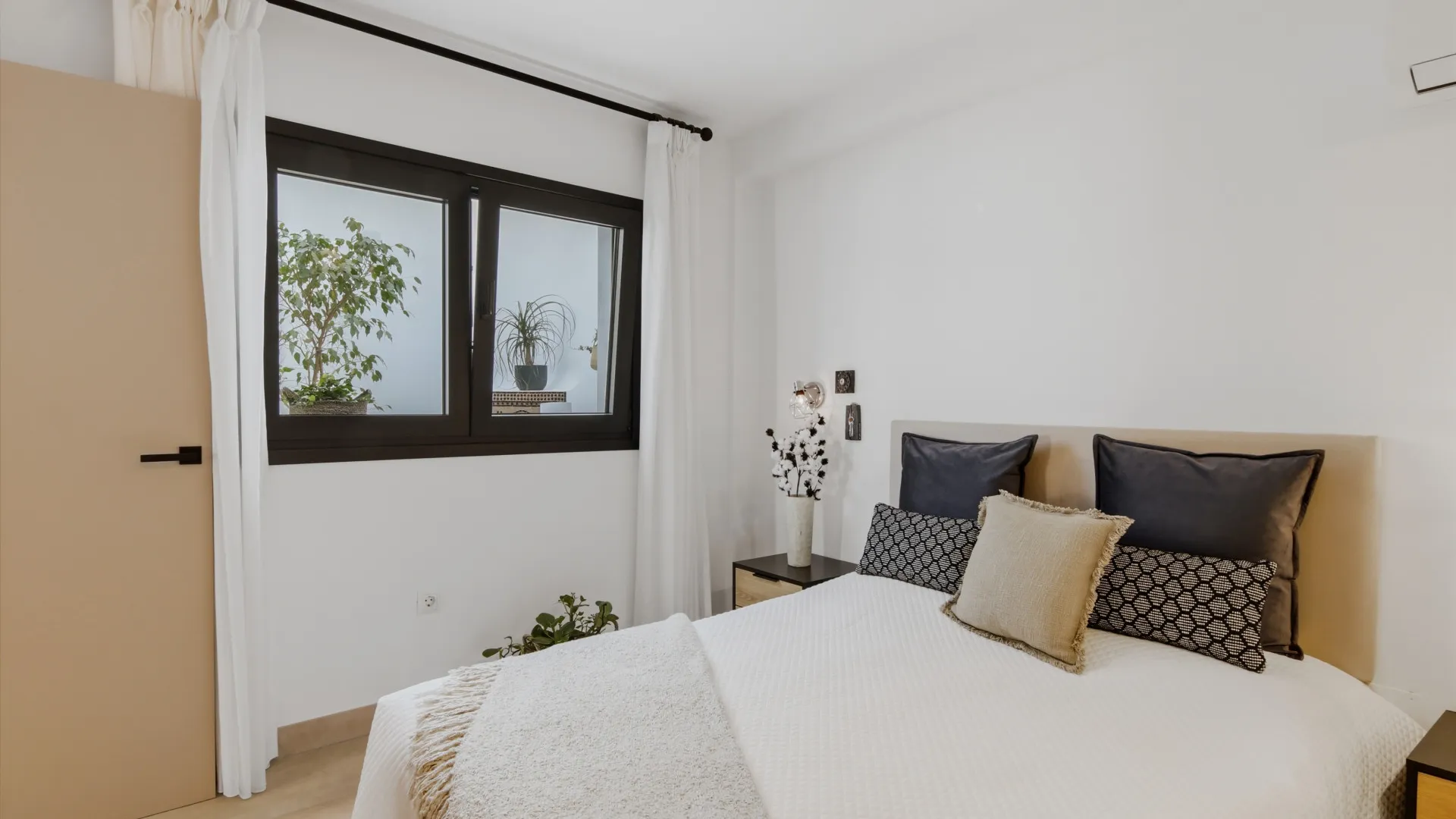 For sale Estepona Old Town town house with 4 bedrooms
