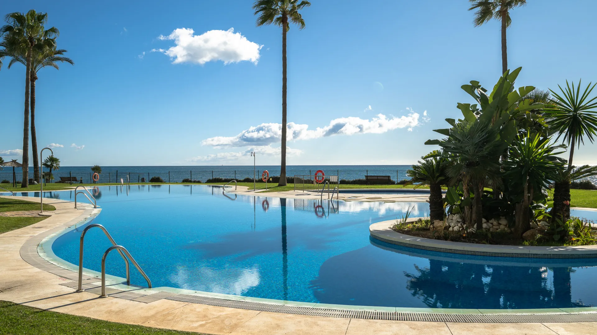 Calahonda 2 bedrooms apartment for sale