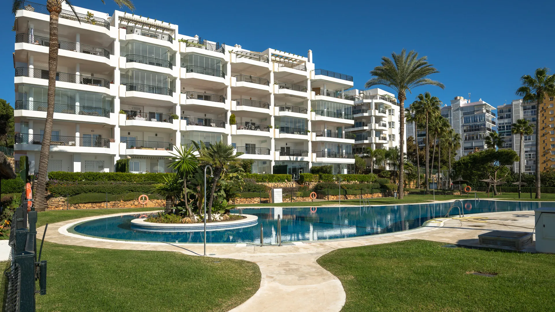 Calahonda 2 bedrooms apartment for sale