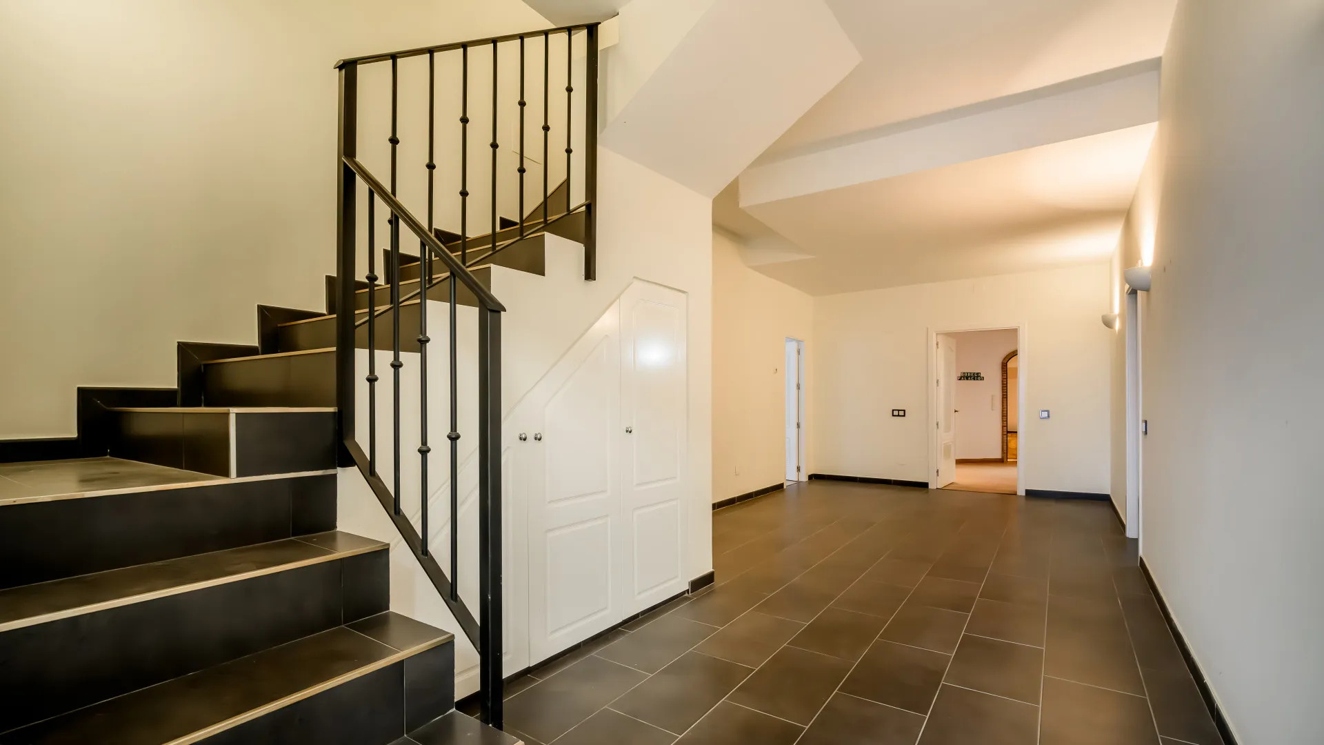 Buy villa in Nueva Andalucia