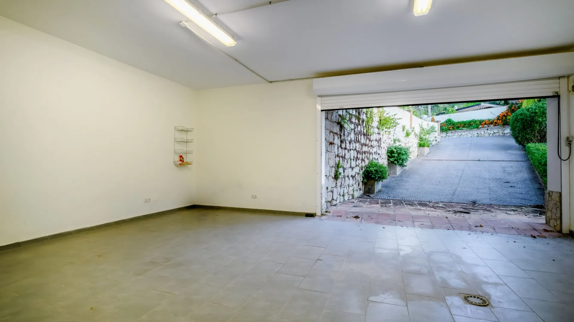 Buy villa in Nueva Andalucia