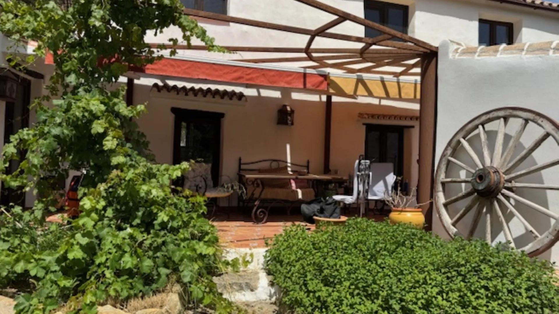 Finca for sale in Casares