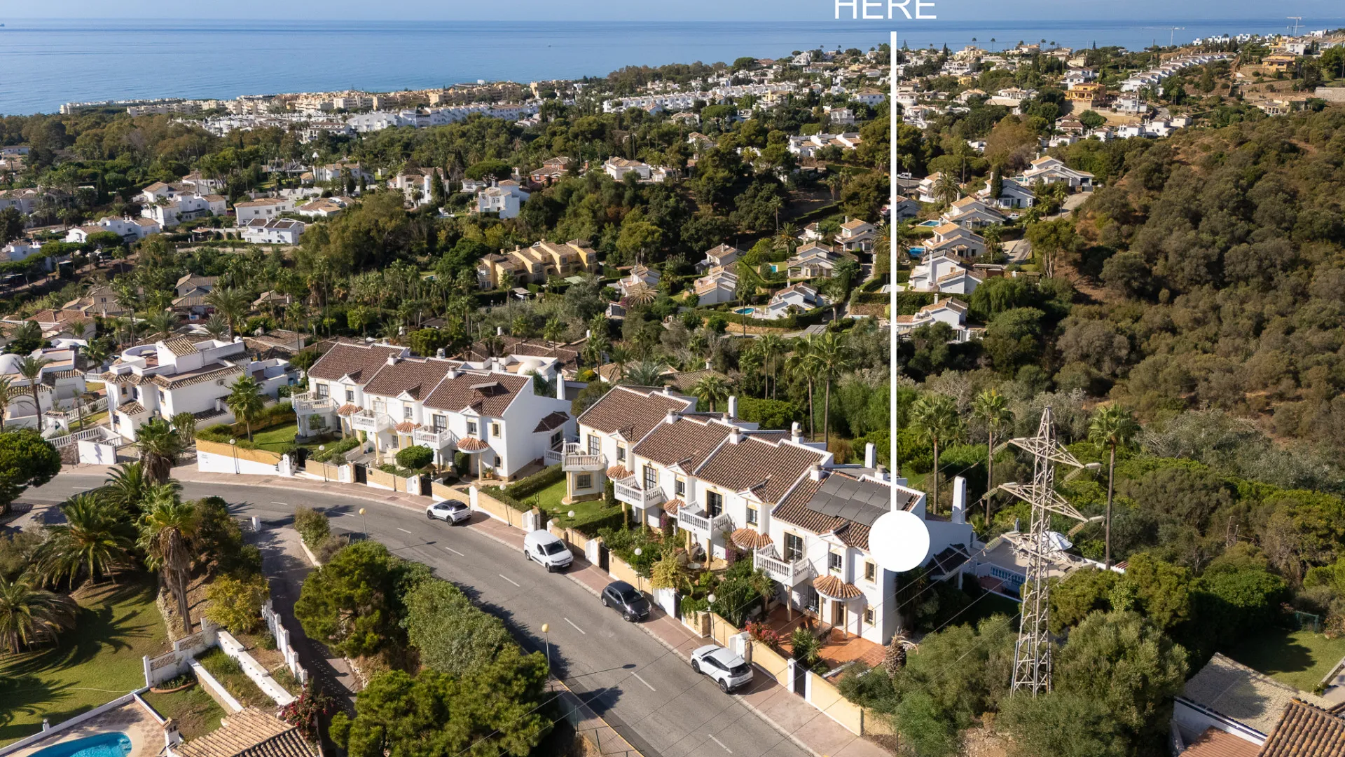 Buy town house with 4 bedrooms in Calahonda