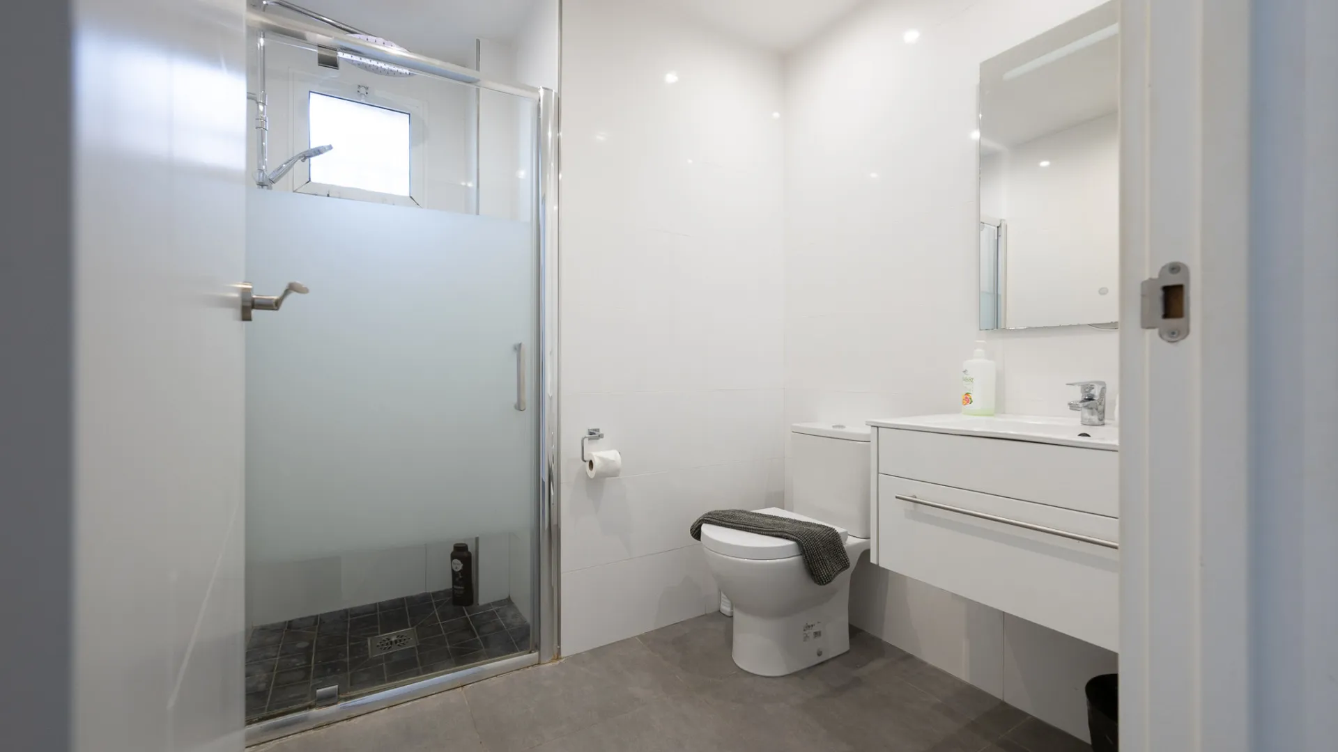 Buy town house with 4 bedrooms in Calahonda