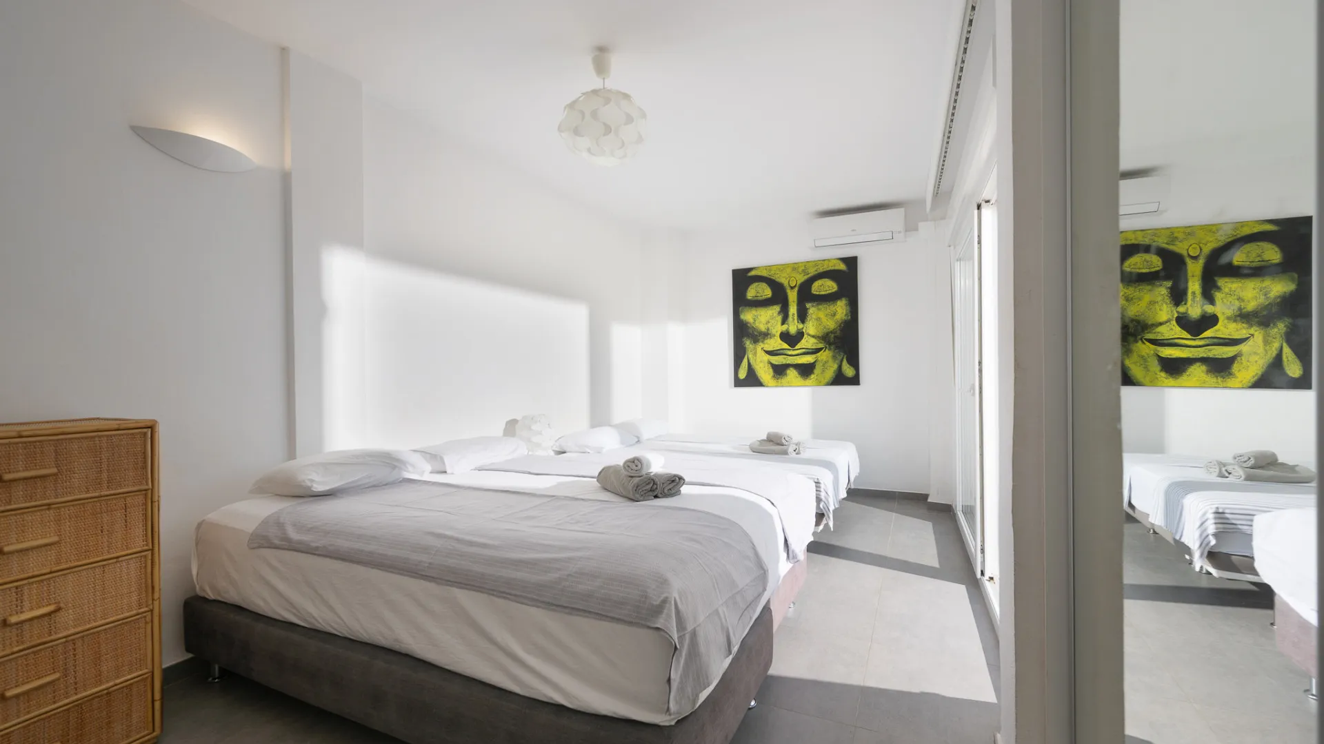 Buy town house with 4 bedrooms in Calahonda