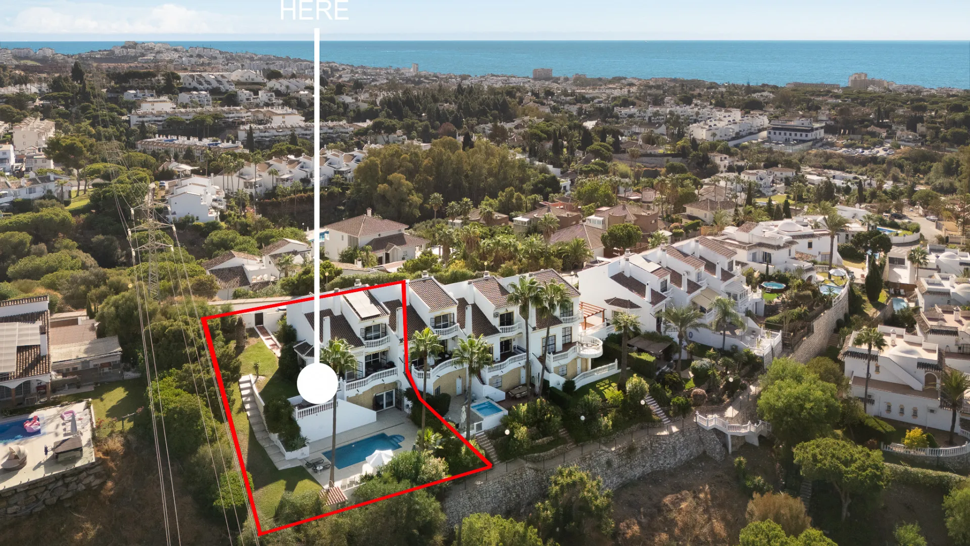 Buy town house with 4 bedrooms in Calahonda