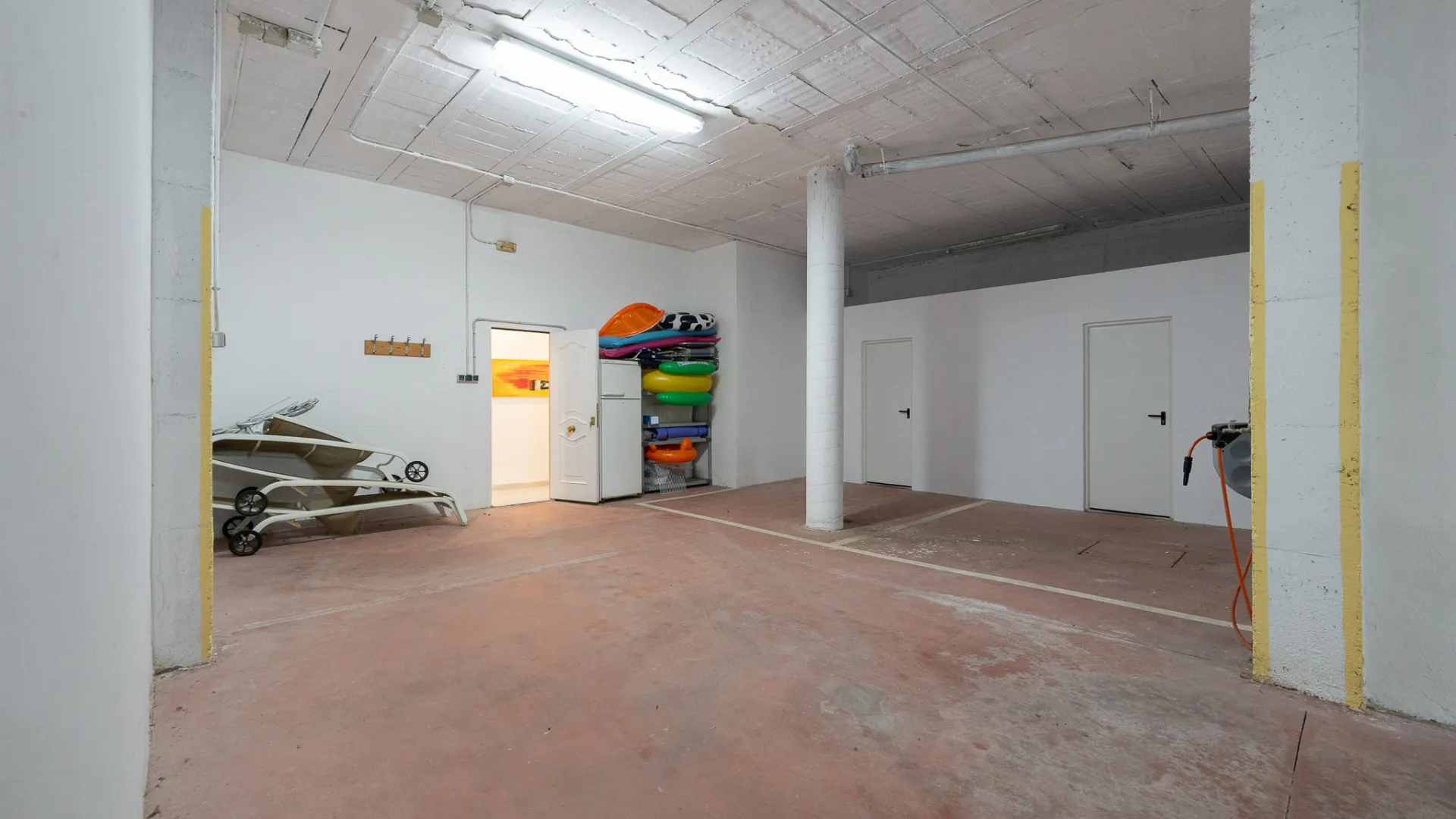 Buy town house with 4 bedrooms in Calahonda