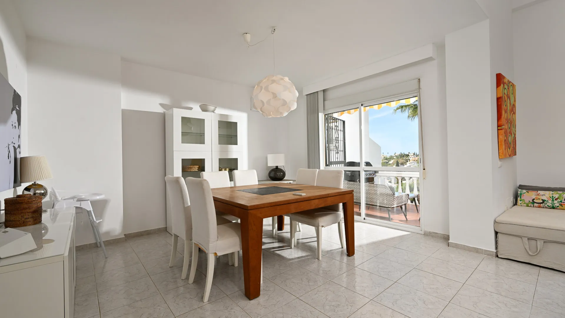 Buy town house with 4 bedrooms in Calahonda