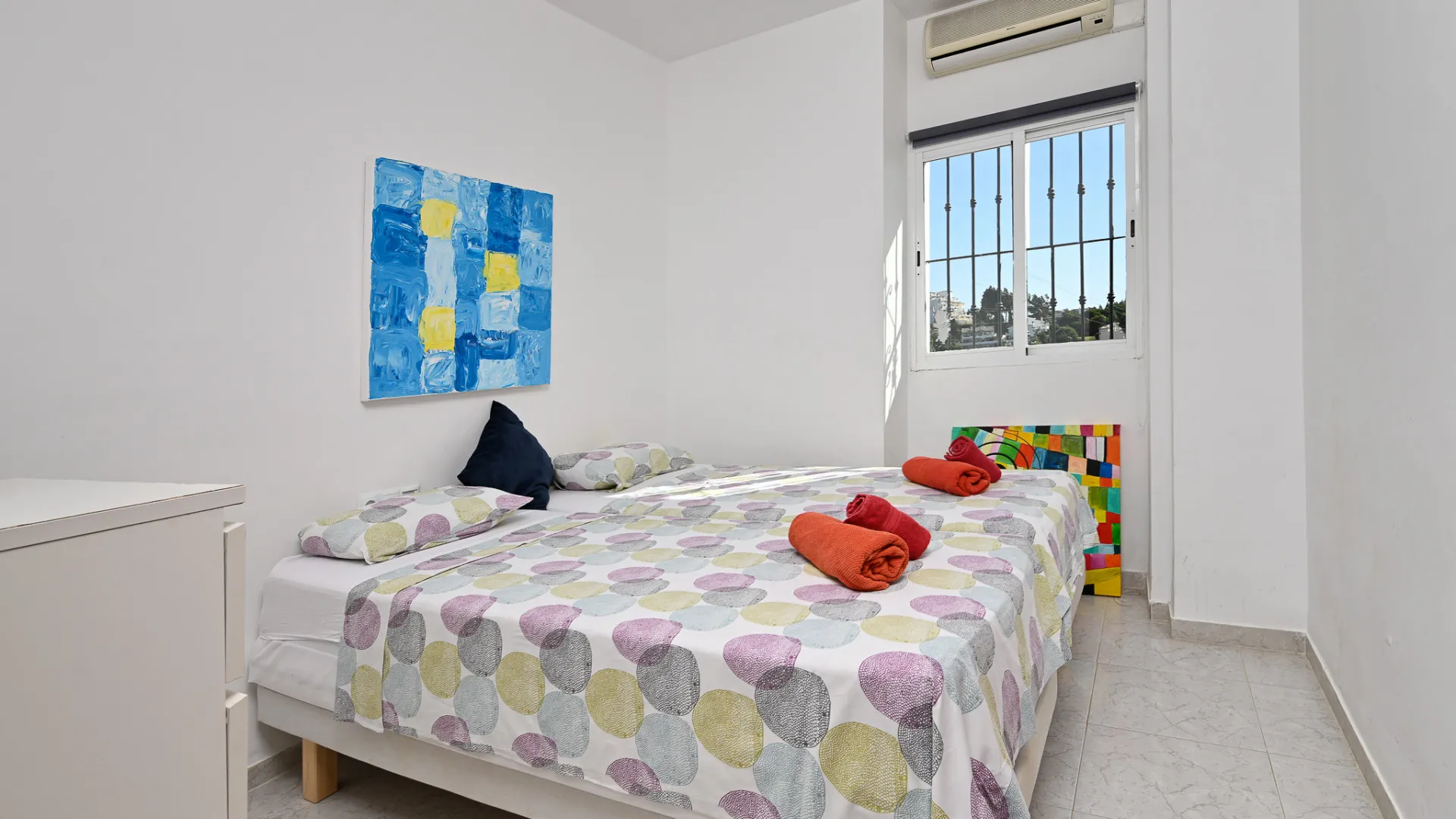 Buy town house with 4 bedrooms in Calahonda
