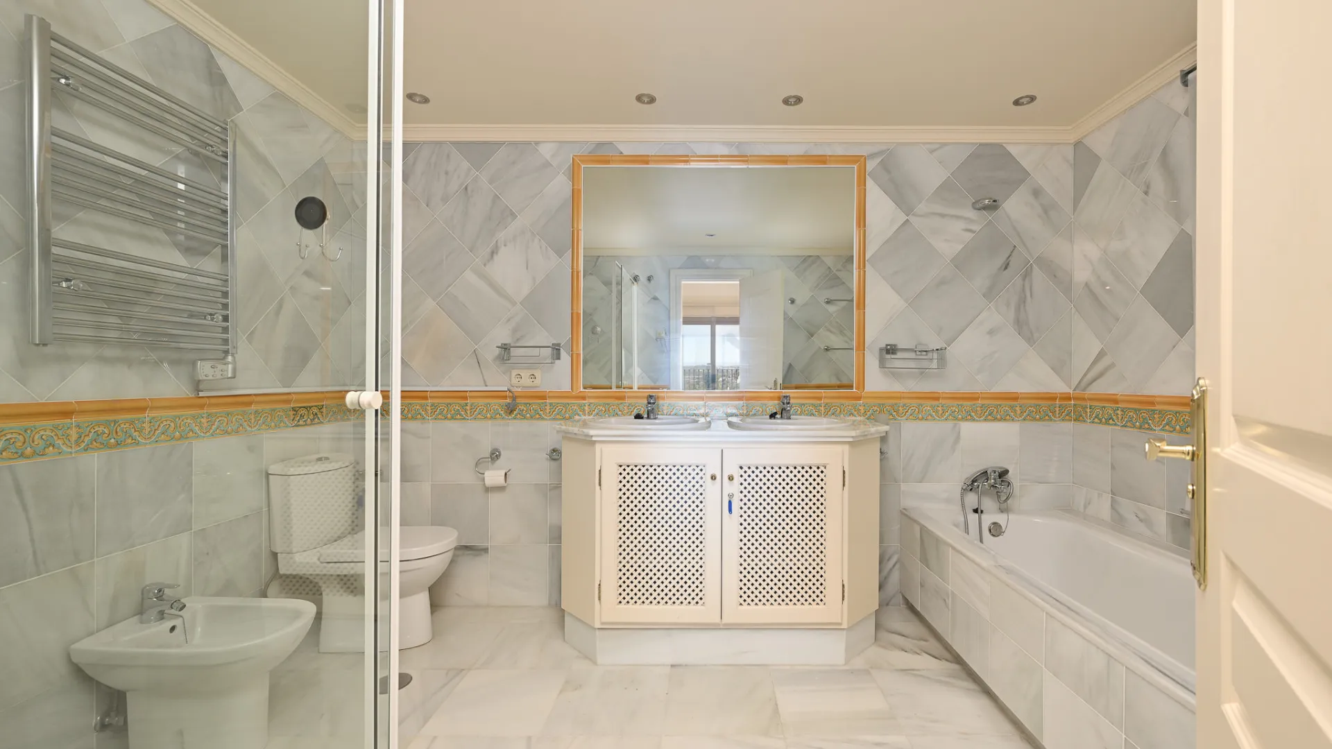 For sale apartment with 3 bedrooms in Monte Halcones