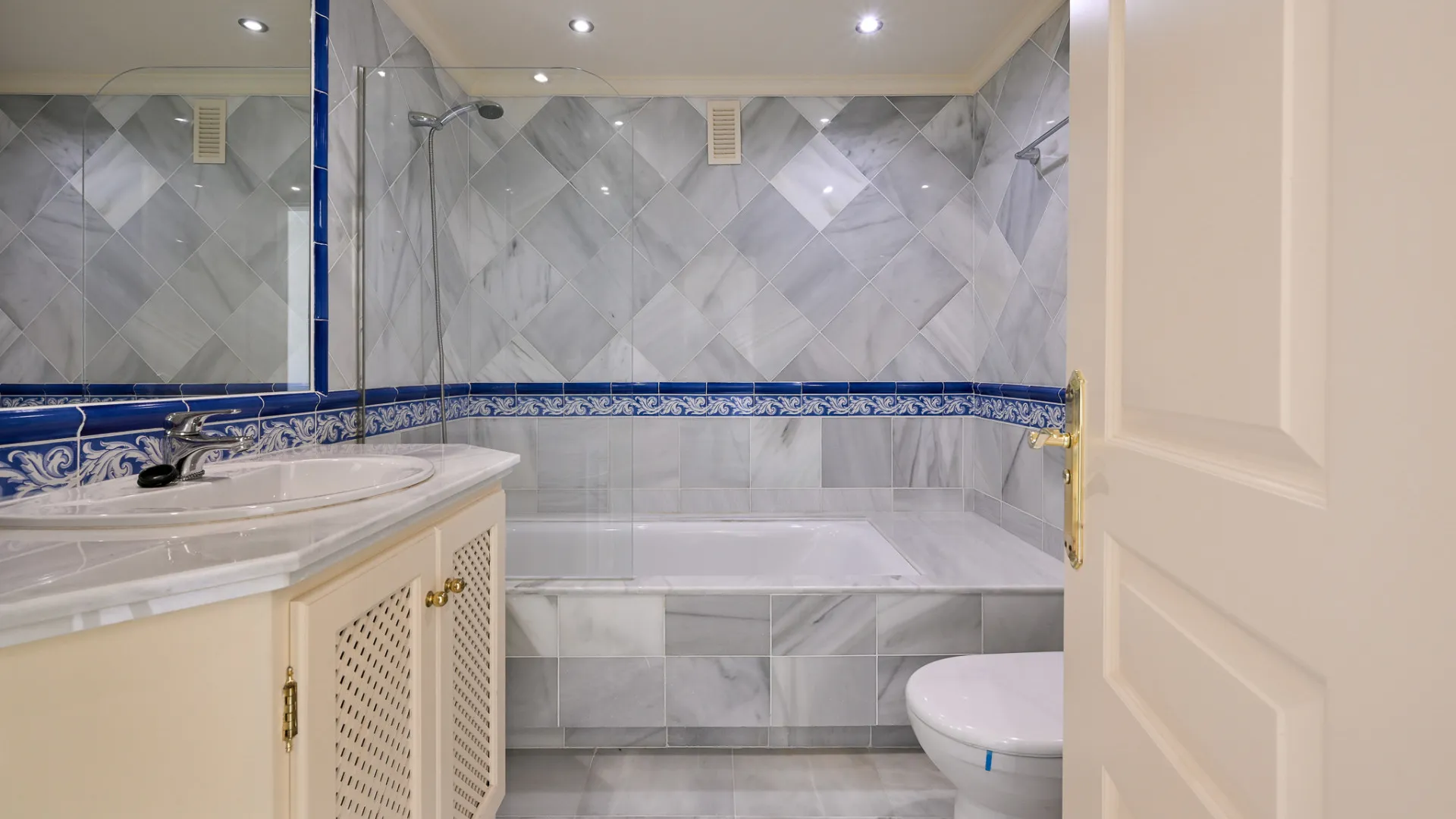 For sale apartment with 3 bedrooms in Monte Halcones