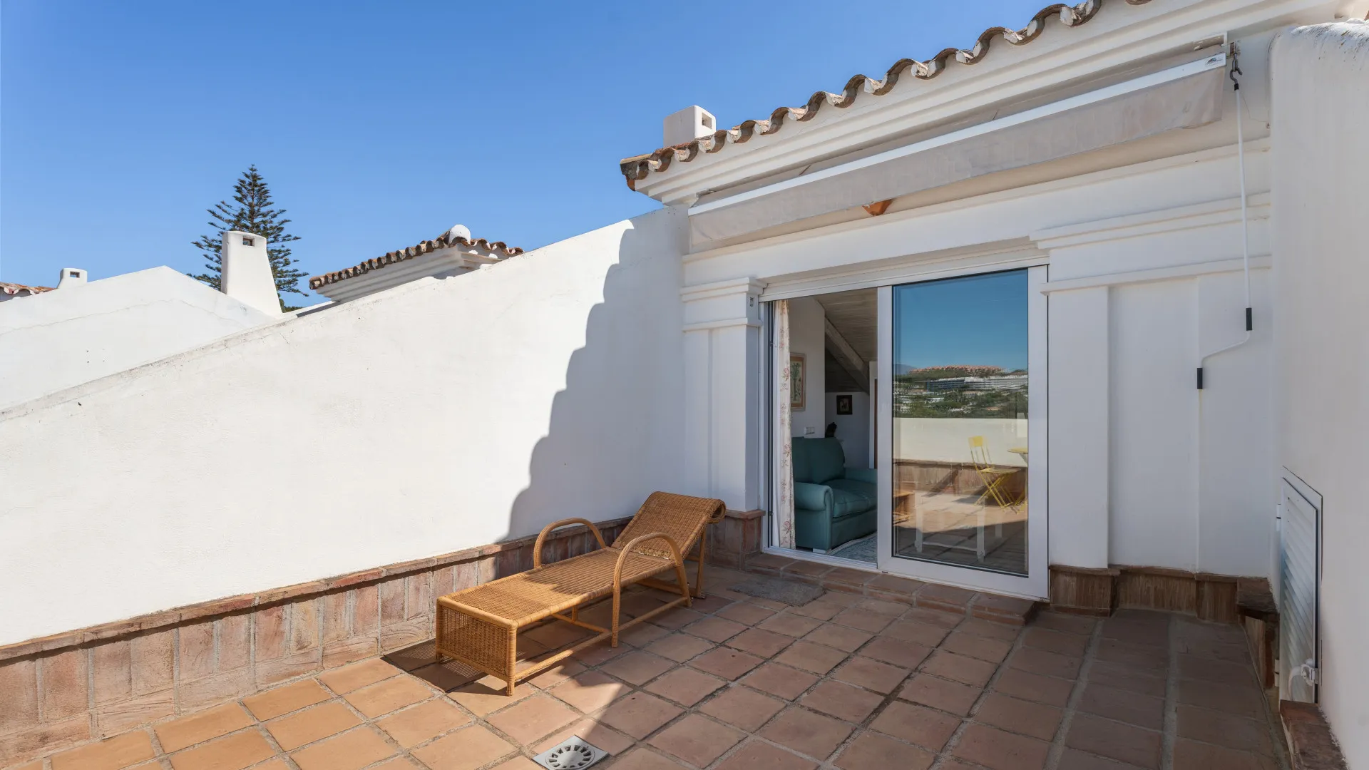 Se vende atico duplex de 3 dormitorios en Nueva Andalucia