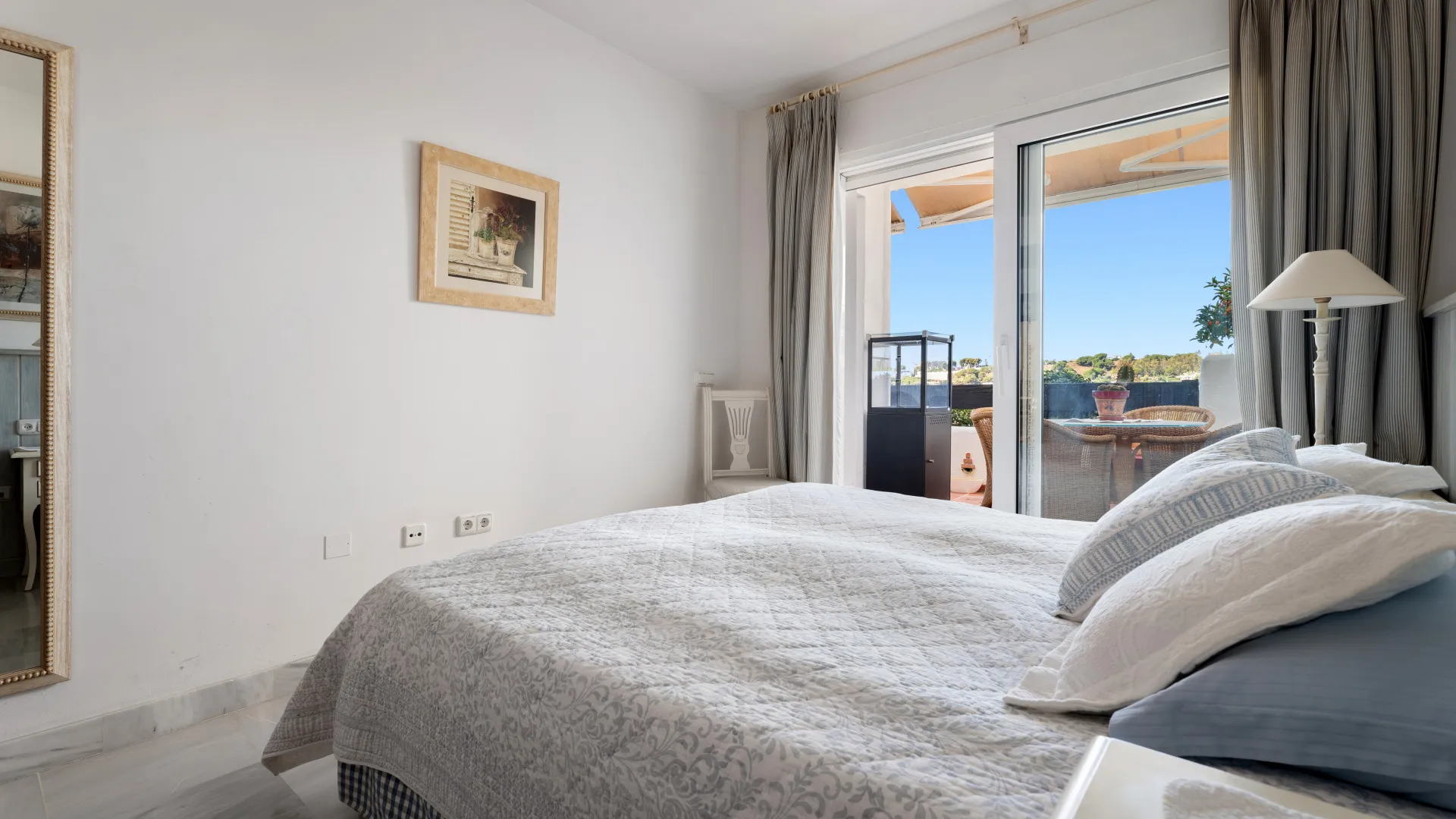 Se vende atico duplex de 3 dormitorios en Nueva Andalucia