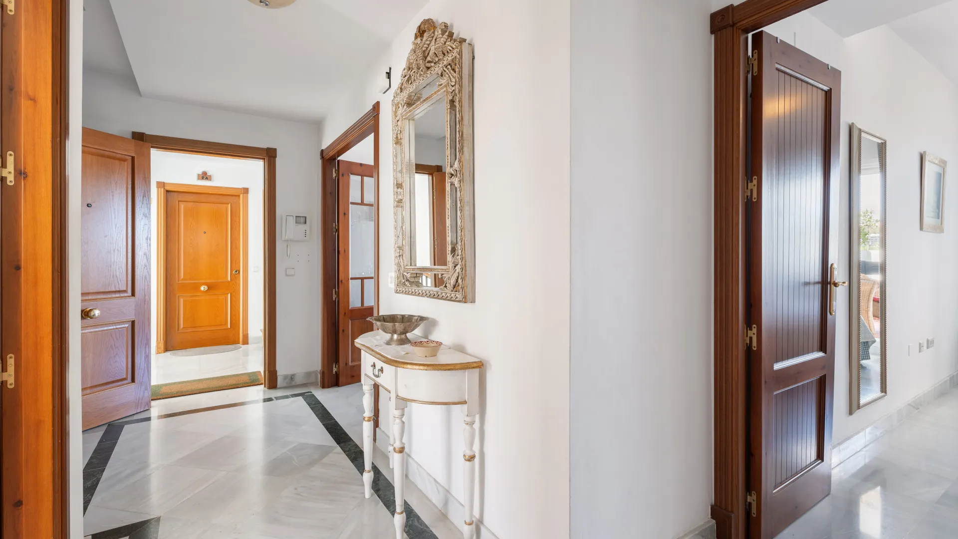 Se vende atico duplex de 3 dormitorios en Nueva Andalucia