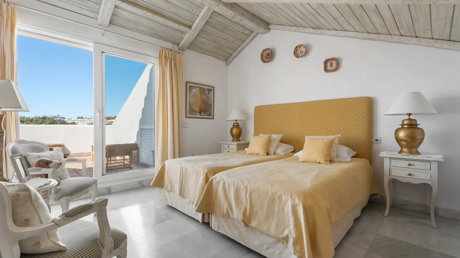 Se vende atico duplex de 3 dormitorios en Nueva Andalucia