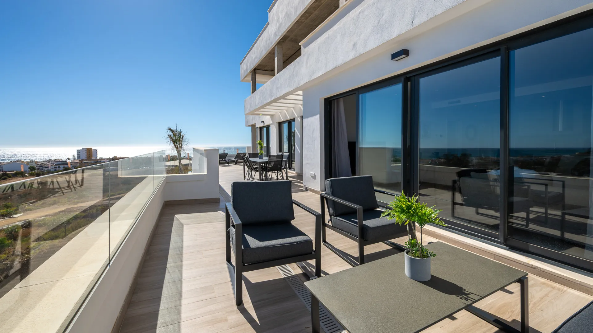 Apartamento de 4 dormitorios a la venta en Cala de Mijas