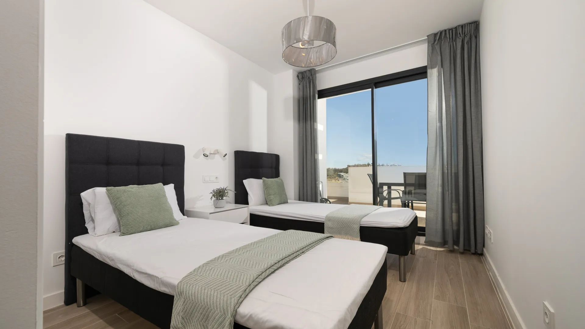 Apartamento de 4 dormitorios a la venta en Cala de Mijas