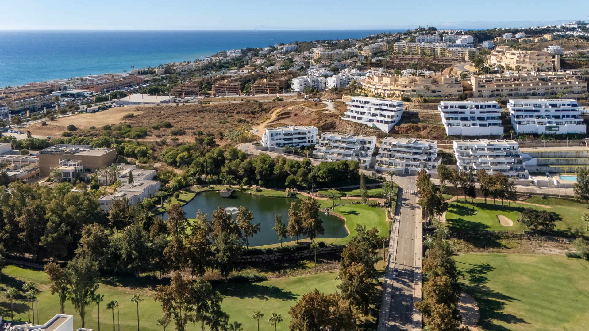 Apartamento de 4 dormitorios a la venta en Cala de Mijas