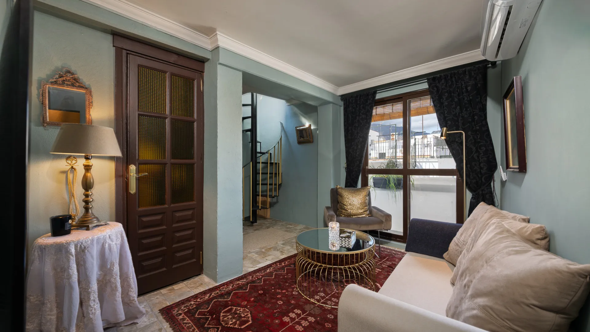 For sale town house with 2 bedrooms in Estepona Town