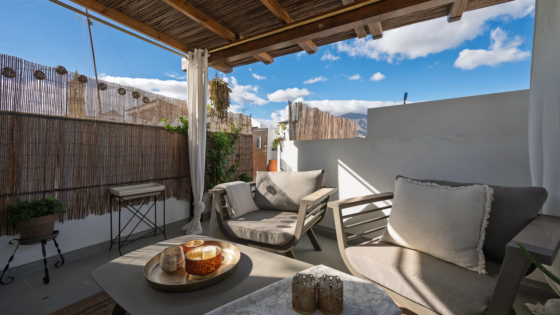 For sale town house with 2 bedrooms in Estepona Town