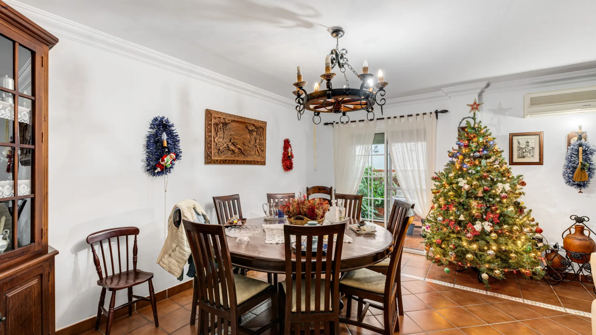 Se vende pareado en Estepona Ciudad con 7 dormitorios