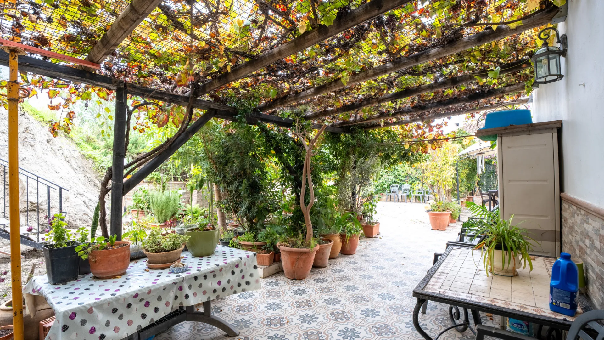 Se vende pareado en Estepona Ciudad con 7 dormitorios