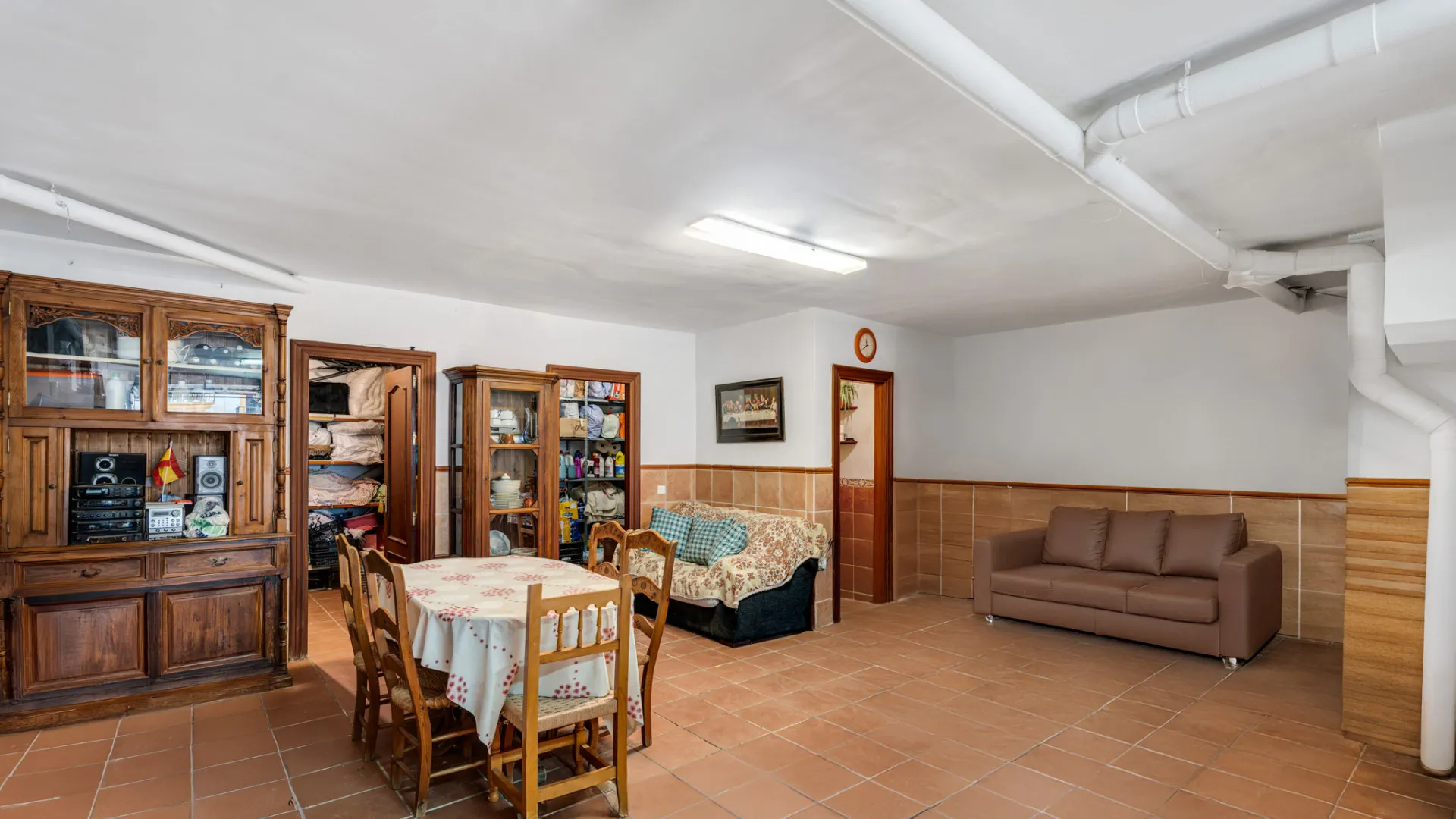 Se vende pareado en Estepona Ciudad con 7 dormitorios