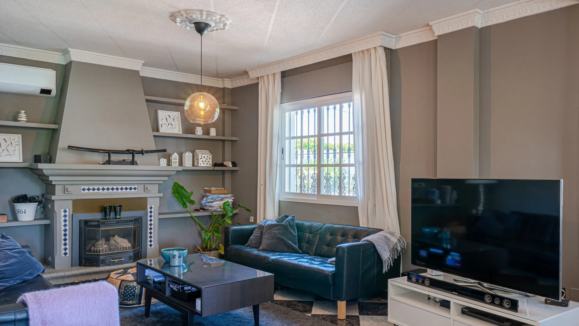 For sale villa with 6 bedrooms in Alhaurin de la Torre