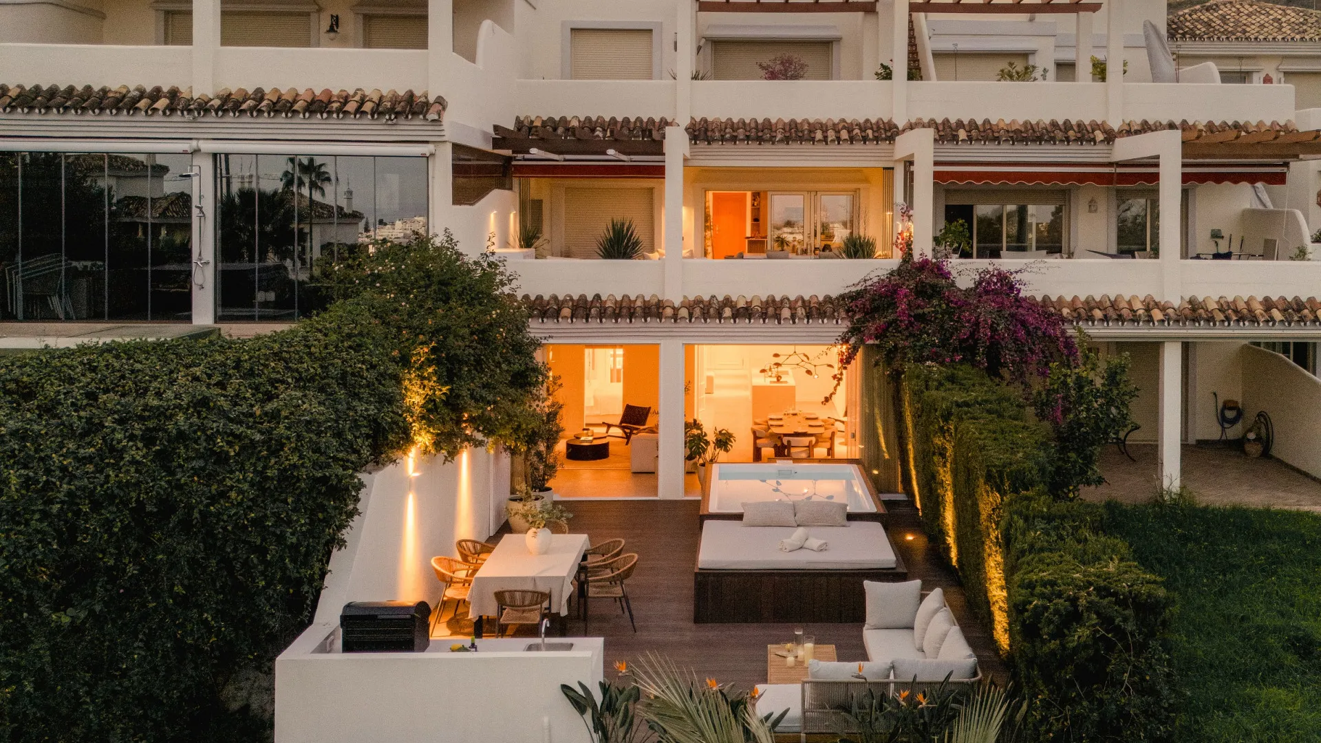 Ground floor apartment for sale in Nueva Andalucia with 3 bedrooms